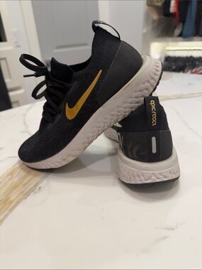 Nike Women’s Nike React Sneakers Size 6.5
